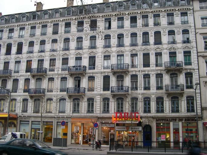 Illustration du dispositif Denormandie, permettant de défiscaliser en rénovant des logements anciens pour les mettre en location dans certaines villes éligibles.